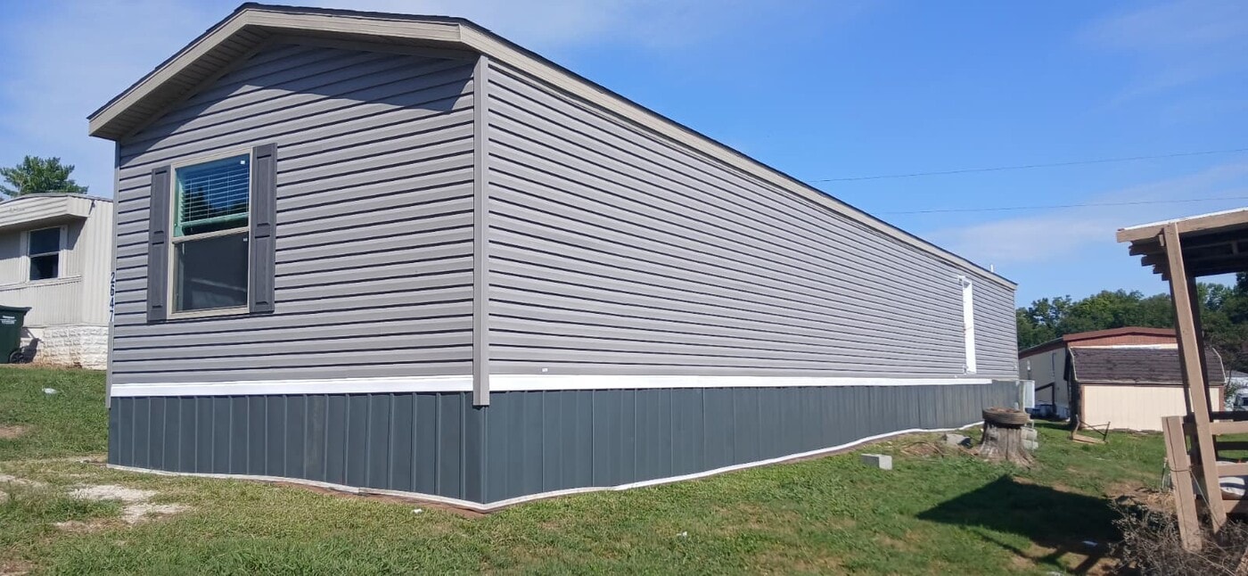 4 Evergreen Ct in Goodfield, IL - Building Photo