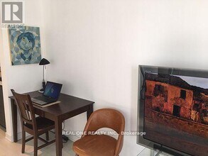 2200 Lake Shore Blvd W in Toronto, ON - Building Photo - Building Photo