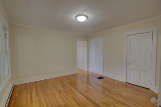 1127 11th St in Moline, IL - Building Photo - Building Photo