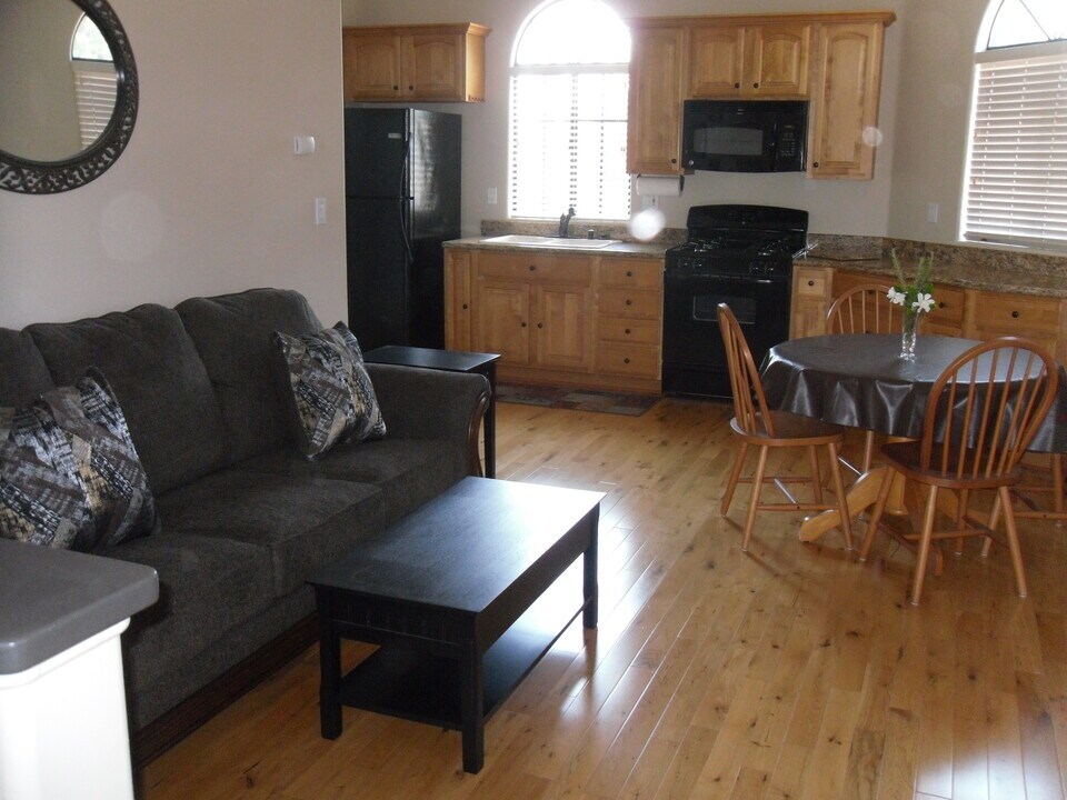 7304 Forbes Ave, Unit C in Lake Balboa, CA - Foto de edificio