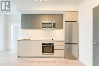 5858 Yonge St in Toronto, ON - Building Photo - Building Photo