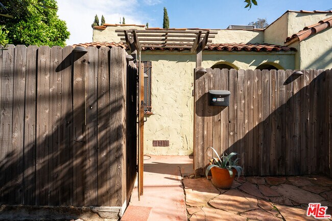 3106 Silver Lake Blvd in Los Angeles, CA - Building Photo - Building Photo