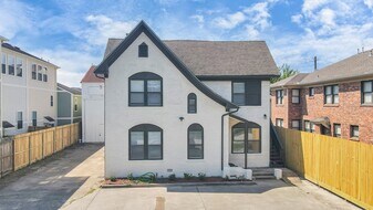 1812 Wheeler Ave in Houston, TX - Building Photo