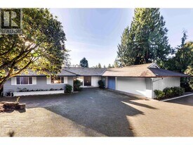 3062 Spencer Dr in West Vancouver, BC - Building Photo