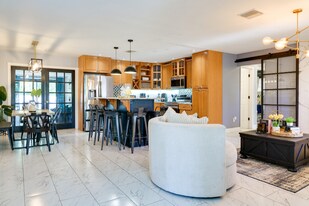 2822 Palomar St in North Port, FL - Building Photo