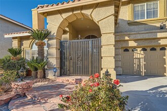 8748 Castle Hill Ave in Las Vegas, NV - Building Photo - Building Photo