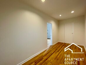 2223 N Hoyne Ave, Unit 2 in Chicago, IL - Building Photo - Building Photo