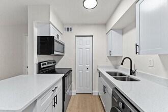 CenterPoint in Gainesville, FL - Building Photo - Interior Photo