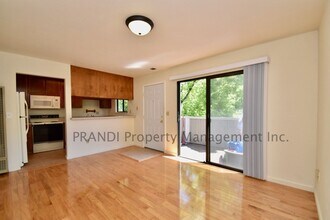 18 Somerset Pl in Novato, CA - Building Photo - Building Photo