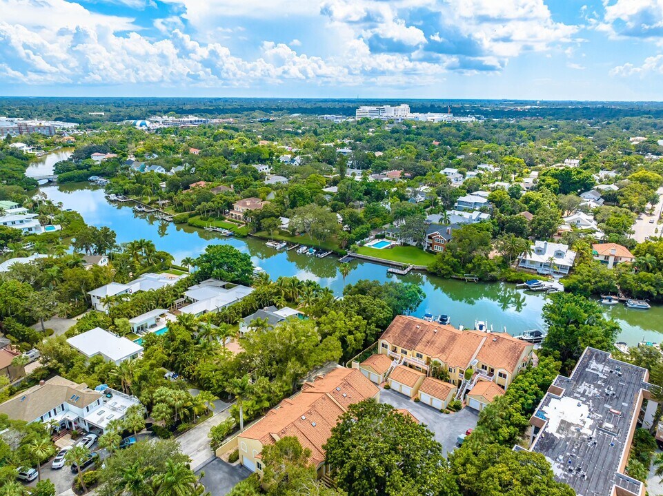 858 Hudson Ave in Sarasota, FL - Building Photo