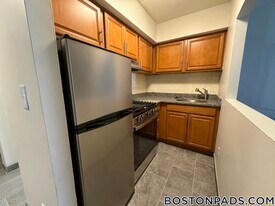 60 Reservoir St, Unit 211 in Brockton, MA - Building Photo