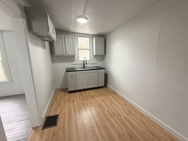 422 Prospect St in Sharon, PA - Building Photo - Building Photo