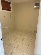 300 SW 9th Ave-Unit -2 in Hallandale Beach, FL - Building Photo - Building Photo