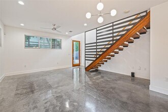 600 W Odell St in Austin, TX - Building Photo - Building Photo