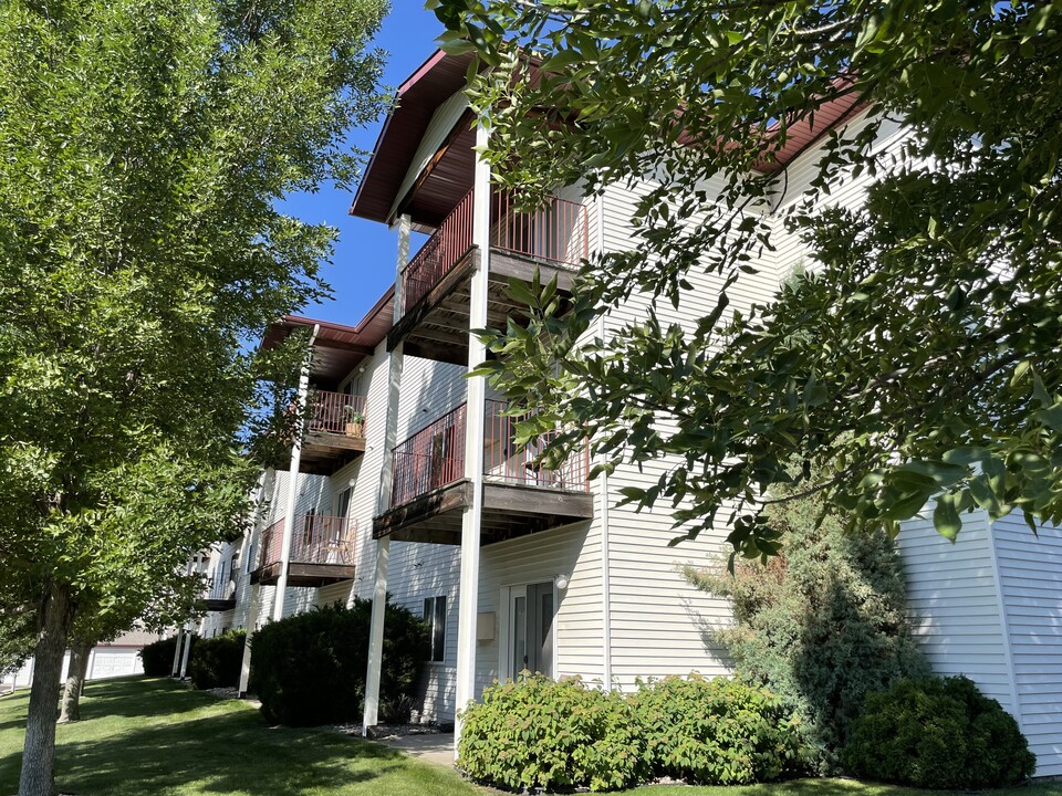 Turnpike Apartments in Bismarck, ND - Building Photo