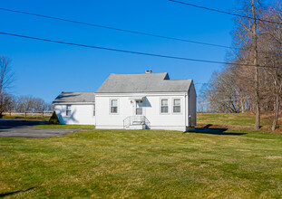 1565 Main St N in Woodbury, CT - Building Photo - Building Photo