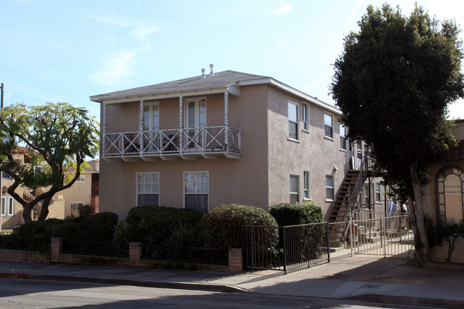 927 Belmont Ave in Long Beach, CA - Foto de edificio - Building Photo