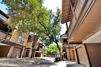 5630 Spring Valley Rd in Dallas, TX - Building Photo - Building Photo