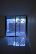 216 Lake Pointe Dr in Oakland Park, FL - Building Photo - Building Photo