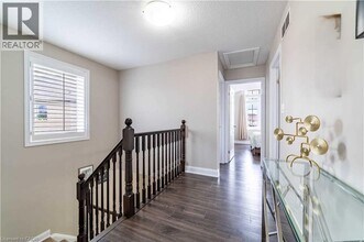 560 Landgren Ct in Kitchener, ON - Building Photo - Building Photo