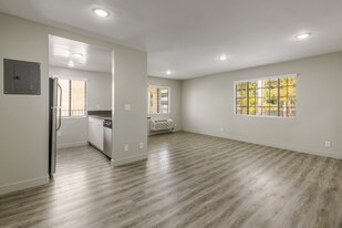 1535 N Kenmore Ave in Los Angeles, CA - Building Photo