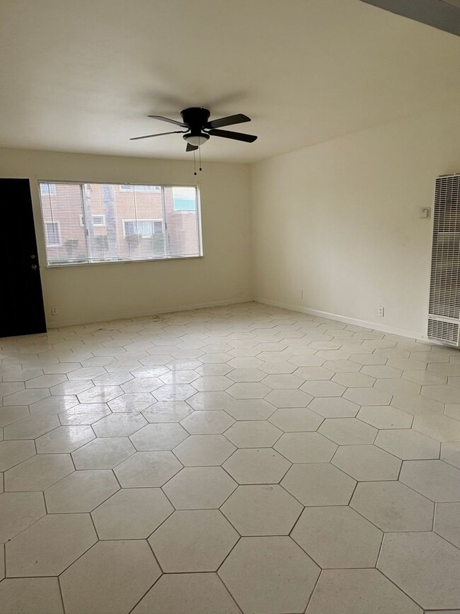 1951 N Ventura Rd in Oxnard, CA - Building Photo - Building Photo