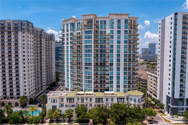 450 Knights Run Ave in Tampa, FL - Building Photo - Building Photo