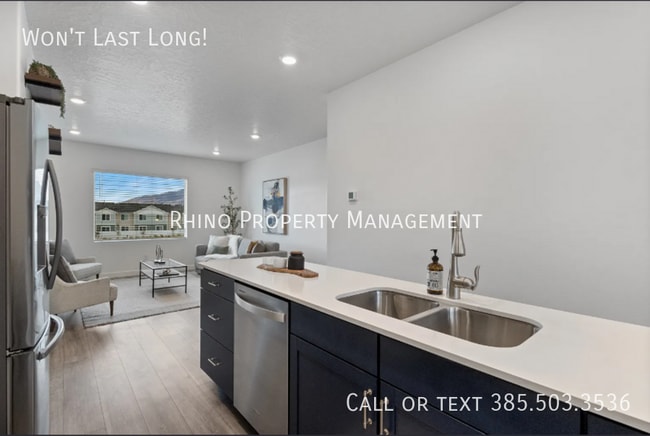 property at 1092 E Vessel Ct