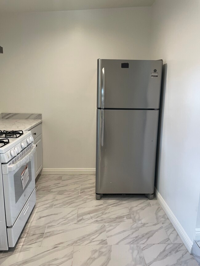 6843 Vantage Ave in North Hollywood, CA - Foto de edificio - Building Photo