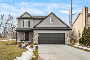 9805 Newburgh Rd in Livonia, MI - Building Photo