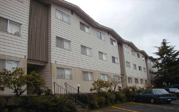 Burien Place Apartment Homes in Burien, WA - Building Photo