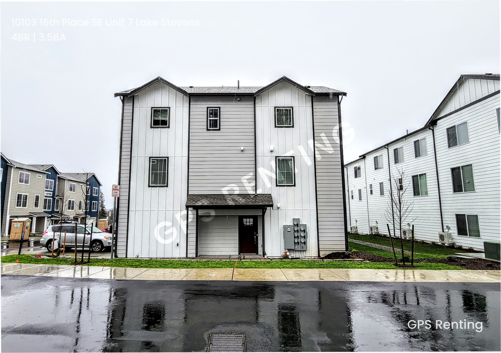 10103 16th Pl SE in Lake Stevens, WA - Building Photo