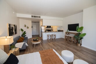 Horton 4th Avenue in San Diego, CA - Foto de edificio - Building Photo