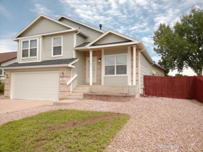 733 Daffodil St in Fountain, CO - Foto de edificio - Building Photo