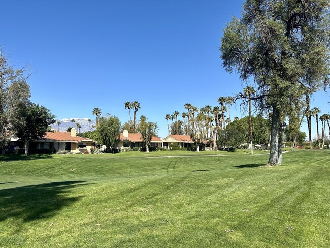 221 Serena Dr in Palm Desert, CA - Foto de edificio - Building Photo