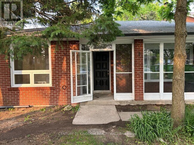 35 Homestead Rd in Toronto, ON - Building Photo - Building Photo