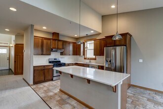 1569 SW Carnegie St in Oak Harbor, WA - Building Photo - Building Photo