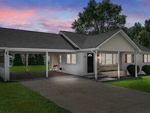 300 Willowbrook Dr in Thomasville, NC - Building Photo - Building Photo