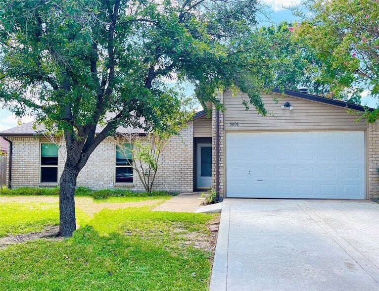 5208 Norris Dr in The Colony, TX - Building Photo