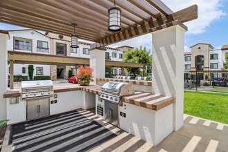 Preserve at Melrose in Vista, CA - Foto de edificio - Building Photo