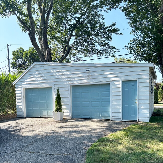 46 Old Rd in Westport, CT - Building Photo - Building Photo