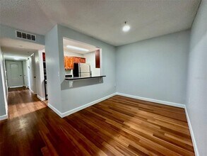 2053 Dixie Belle Dr in Orlando, FL - Foto de edificio - Building Photo