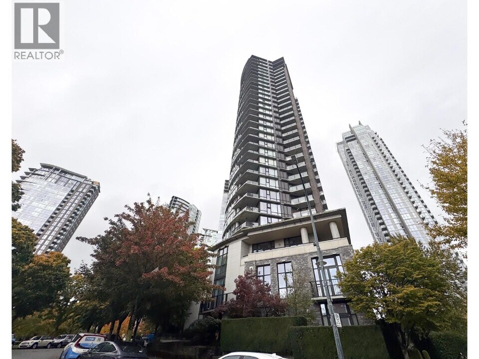 455 Beach Crescent in Vancouver, BC - Building Photo