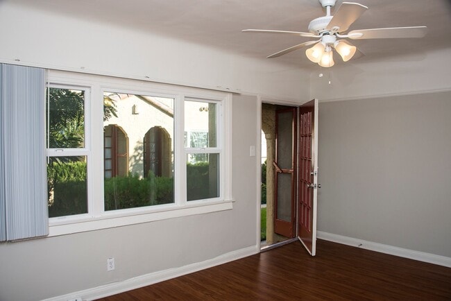 cal112 in Glendale, CA - Foto de edificio - Building Photo