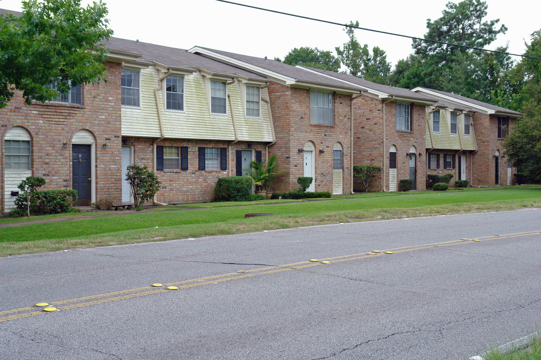 6915-6931 Calder Ave in Beaumont, TX - Building Photo