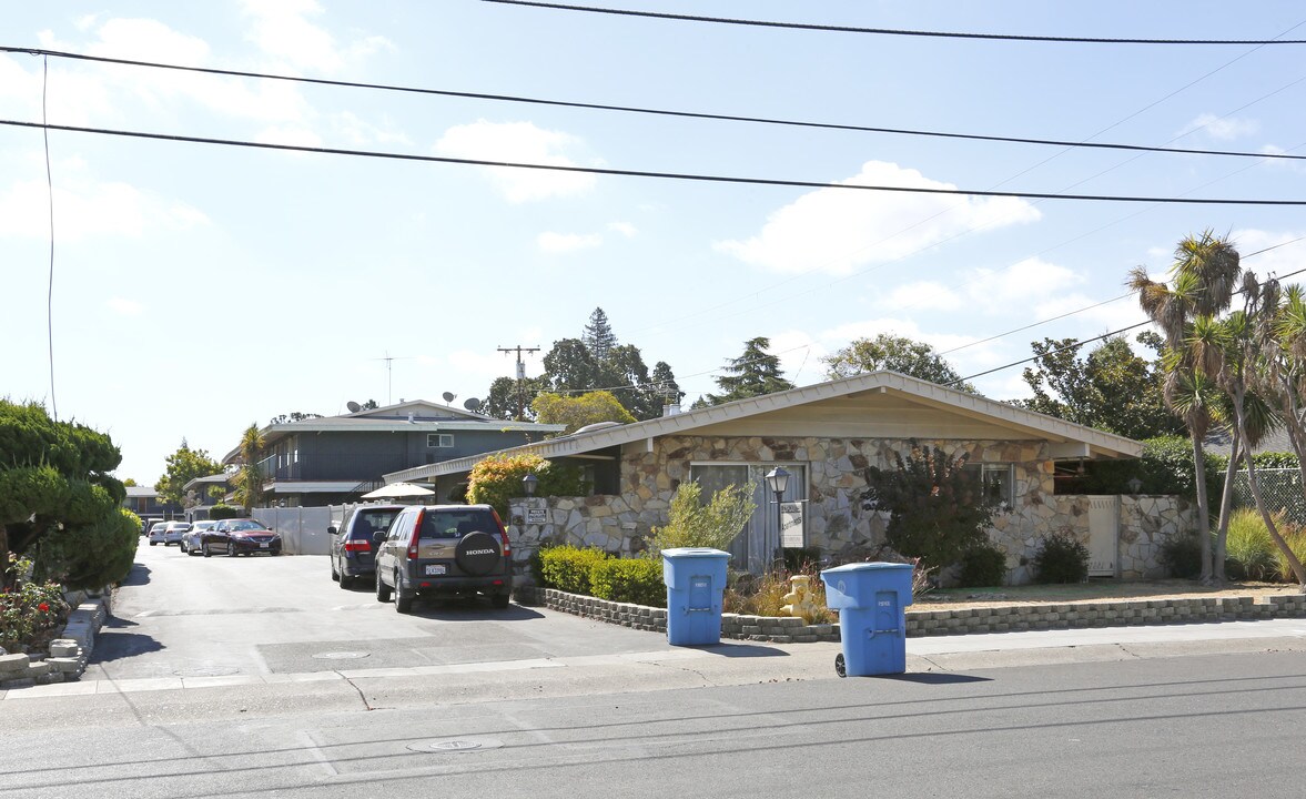 Lamplighter in Palo Alto, CA - Building Photo