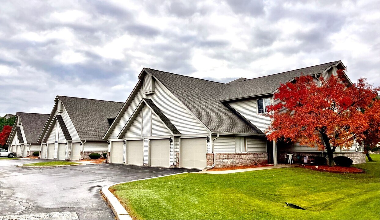 Stone Creek Apartments in Waukesha, WI - Building Photo