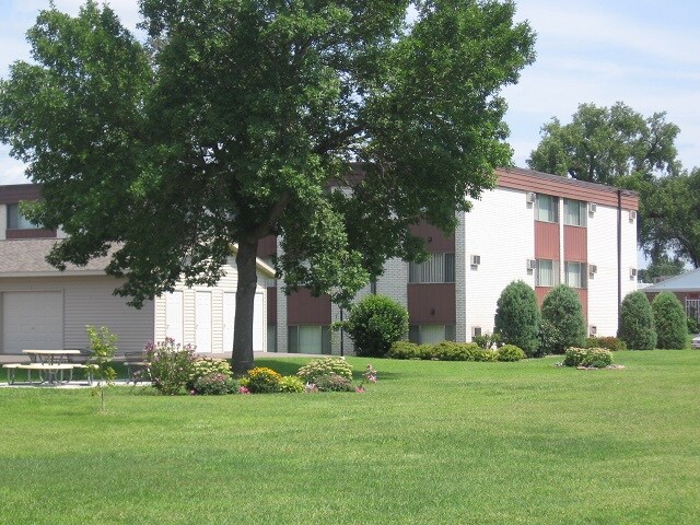 Golfview Crossing Apartments in Winona, MN - Building Photo - Building Photo