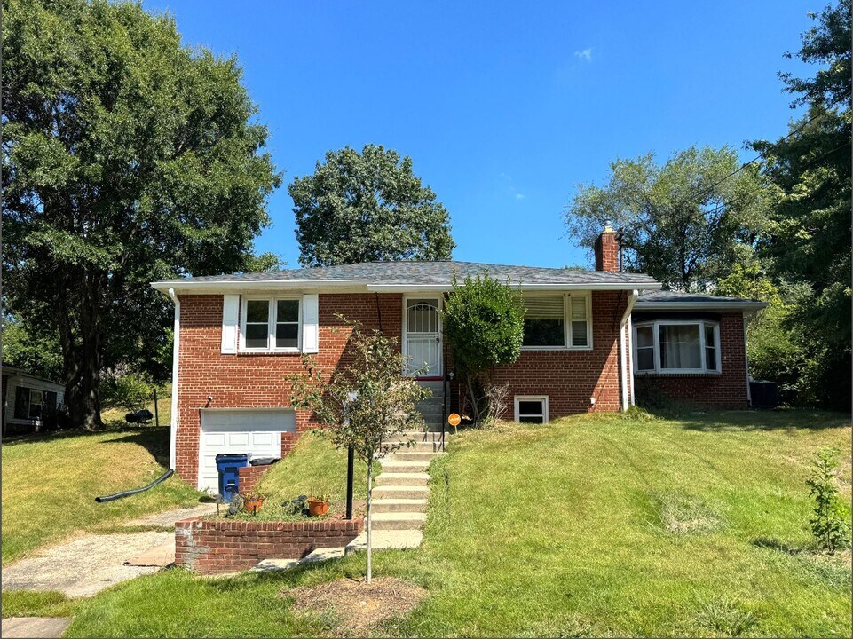 121 Cree Dr in Oxon Hill, MD - Building Photo