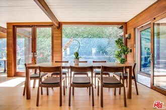 9624 Yoakum Dr in Beverly Hills, CA - Building Photo - Building Photo